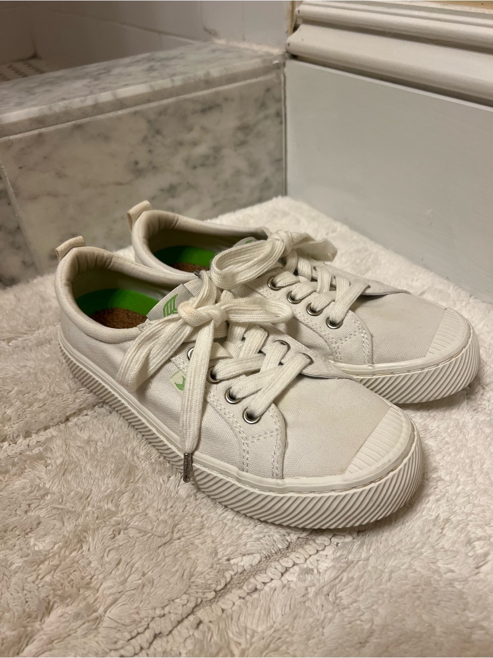 Cariuma OCA Canvas Lace-Up Sneakers in White, 7.5